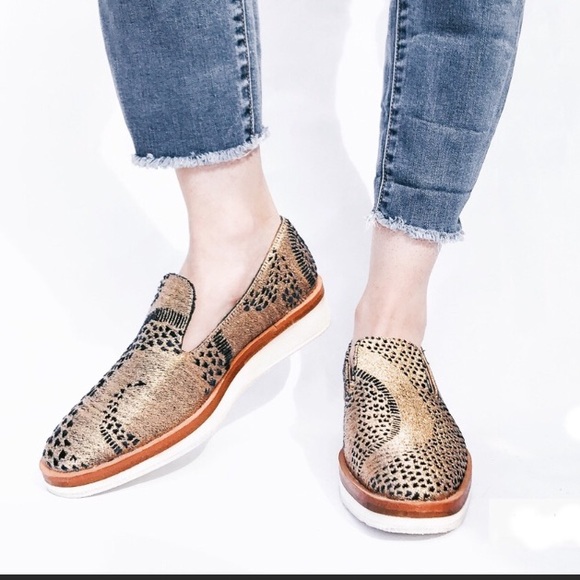 Free People Shoes - Free People Snake eyes Gold Metallic Loafers SZ 36